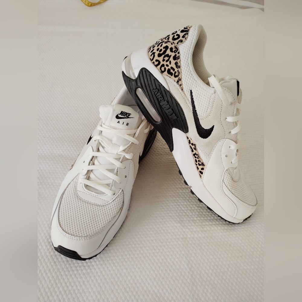 Woman's Fashion Sneakers Nike Air Max Excee Sneaker Size 11. - Picture 6 of 7